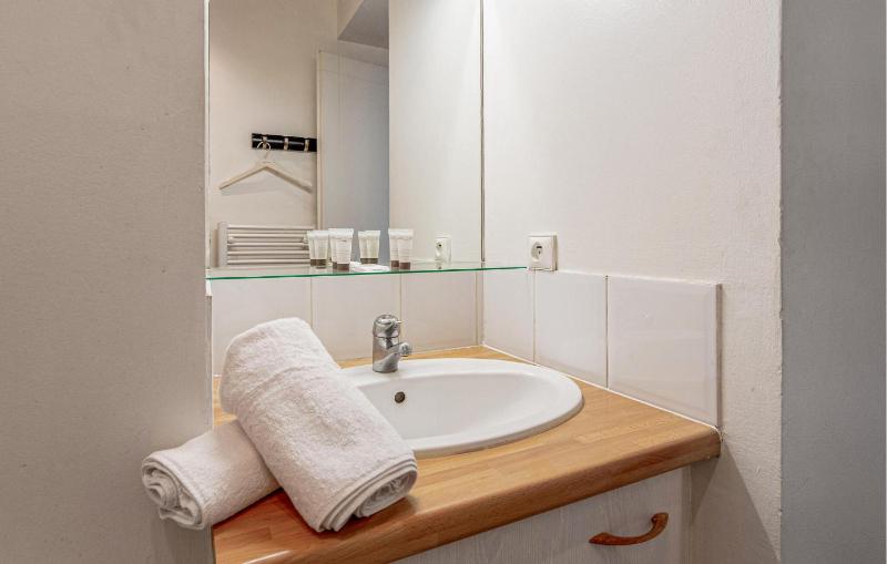 1 Bedroom Lovely Apartment In La Rochelle - image 2