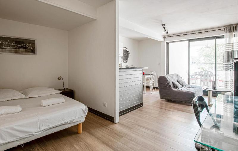 Nice Apartment In La Rochelle With Wifi - image 9