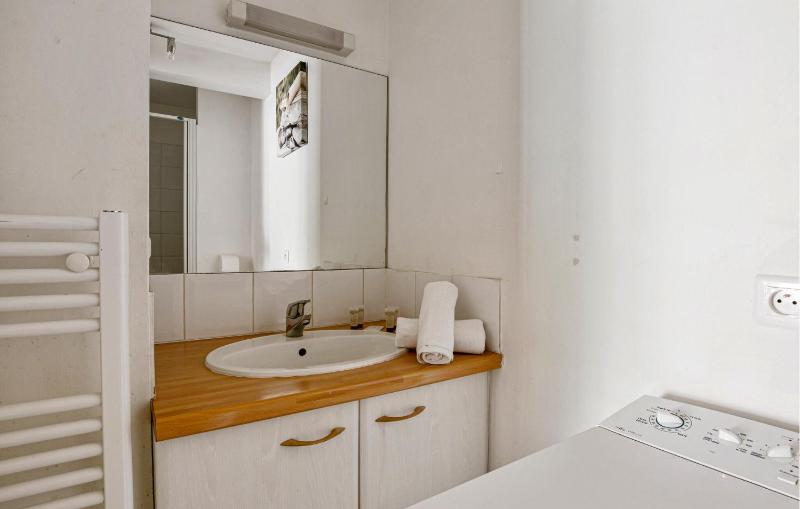 Nice Apartment In La Rochelle With Wifi - image 10