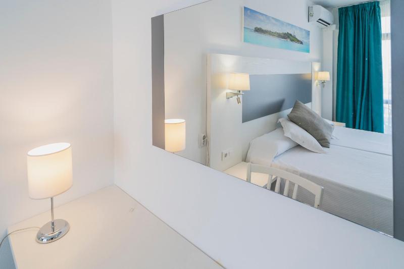 Superior Single Room with Sea View image 1
