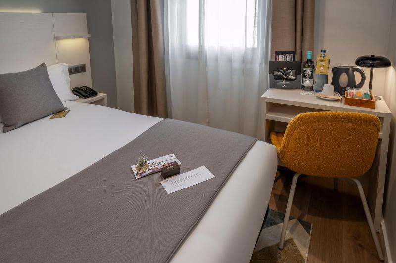 Small Single Room image 4