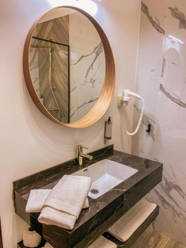 Standard Suite image 2
