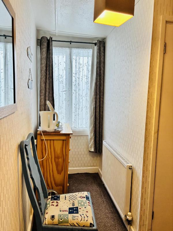 Single Room with Shower image 2