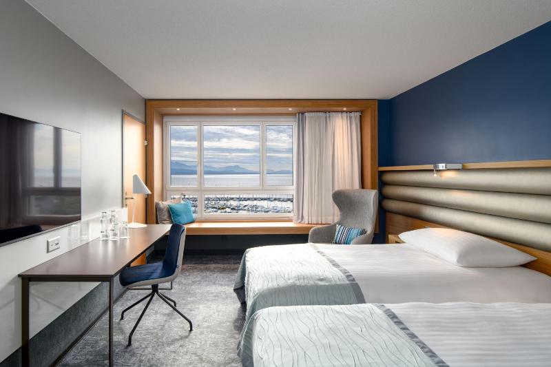 Deluxe Twin Room with Lake View image 2