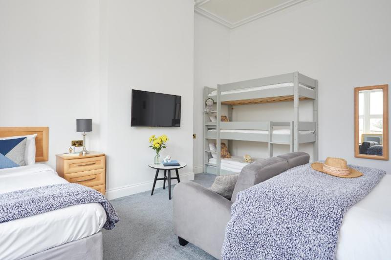 Standard Family Room (2 Adults + 2 Children) image 4