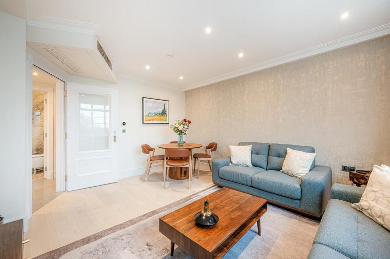 Two Bed Executive Apartment with Terrace image 3