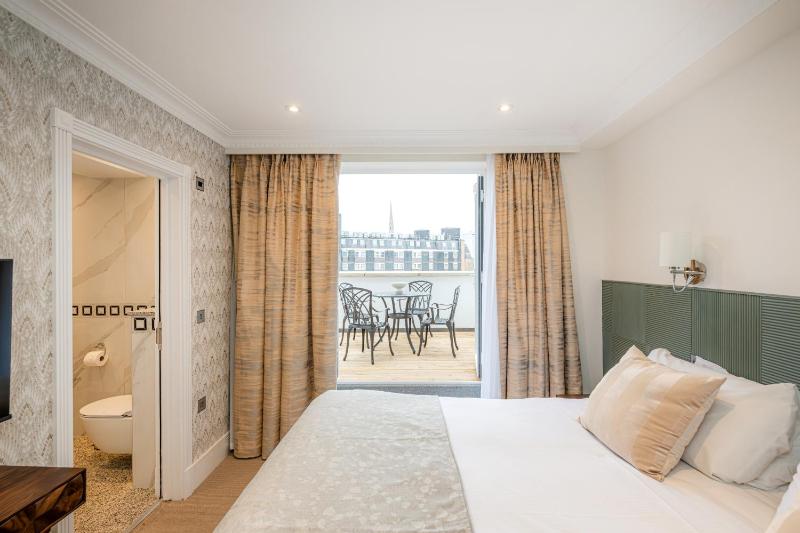 Two Bed Executive Apartment with Terrace image 2