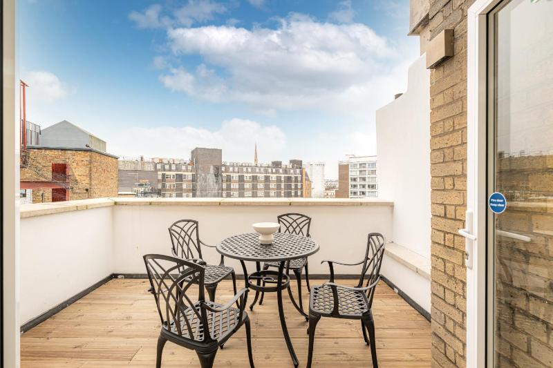 Two Bed Executive Apartment with Terrace image 1