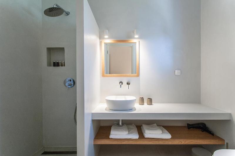 Paris Studios & Apartment - image 6