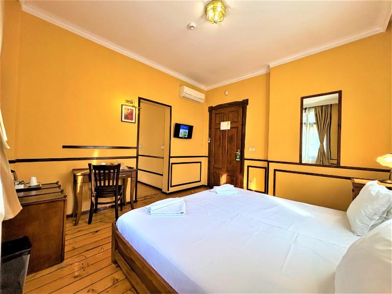 Deluxe Double Room image 4