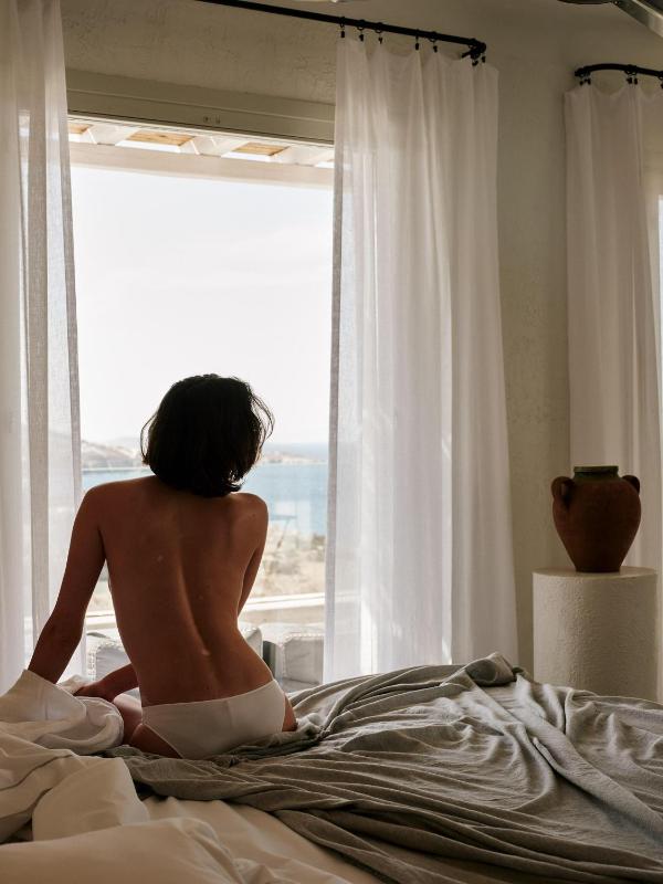 Bohemian Sunset & Sea View Suite with Outdoor Hot Tub image 3