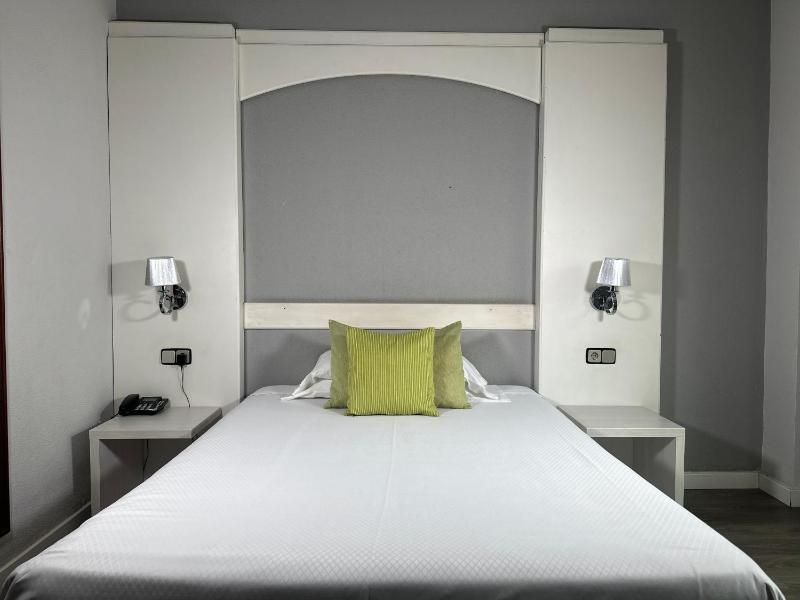 Single Room image 3