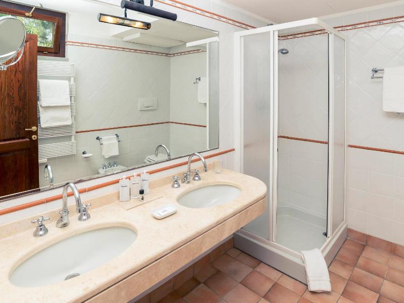 Double Room with Sea View image 2