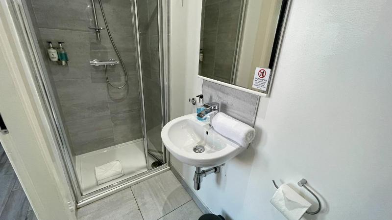 Triple Room with Shower image 2