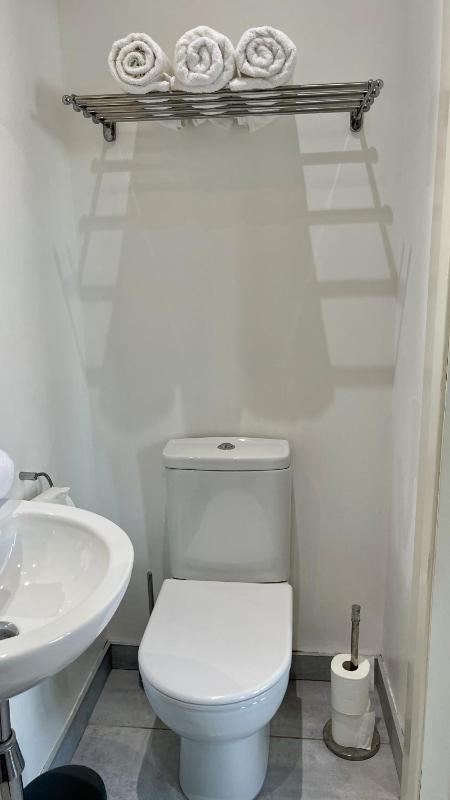 Triple Room with Shower image 4