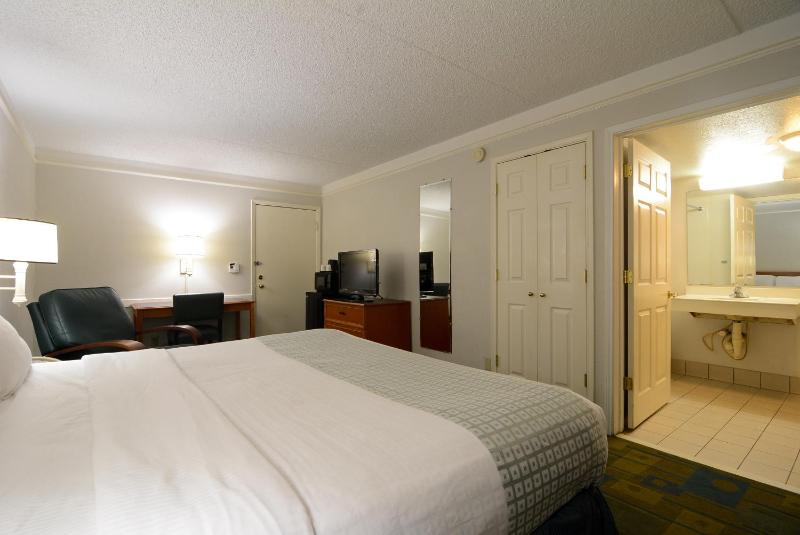 Deluxe King Room - Non-Smoking image 2
