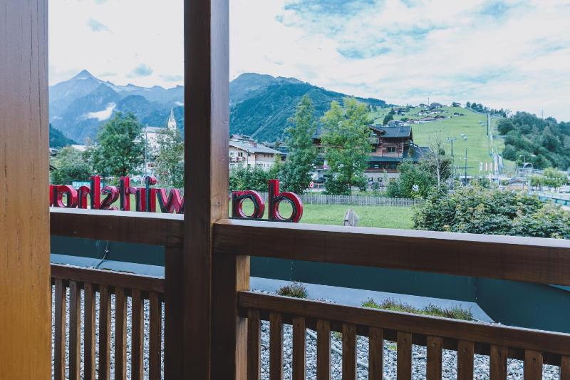 Two-Bedroom Suite with Free Tauern Spa Entry image 3