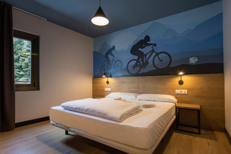 Double or Twin Room with Private Bathroom image 3