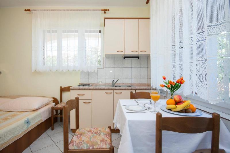 Family Apartments & Rooms Mikelin - image 44