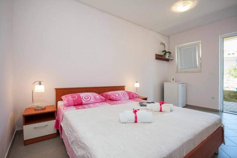 Family Apartments & Rooms Mikelin - image 49