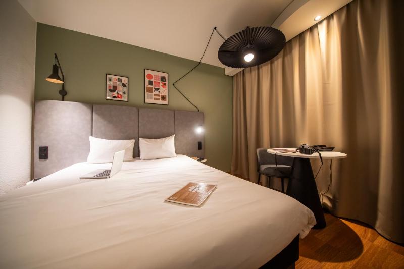 Standard Double Room image 4