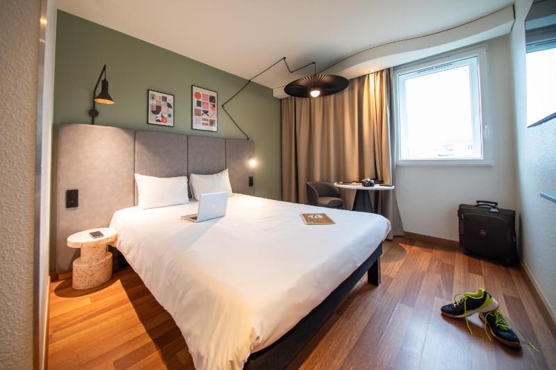 Standard Double Room image 2