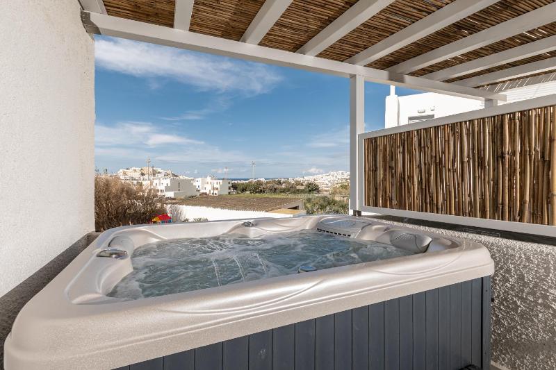 Deluxe Double with Hot tub image 1