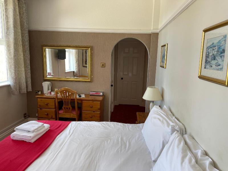 Quadruple Room image 4