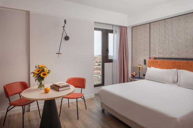 Superior Double or Twin Room with Panoramic View image 4