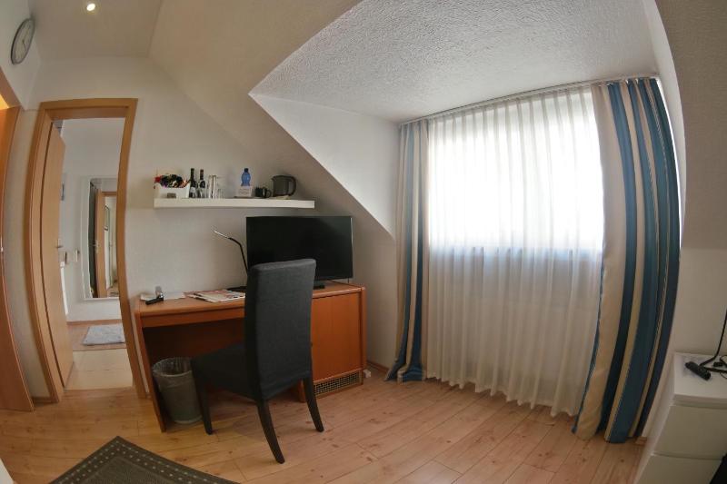 Standard Single Room image 3