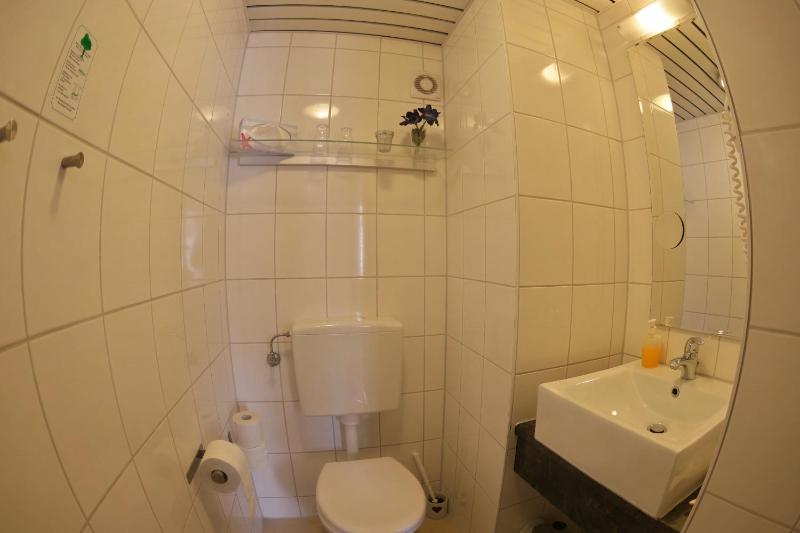 Standard Twin Room image 3