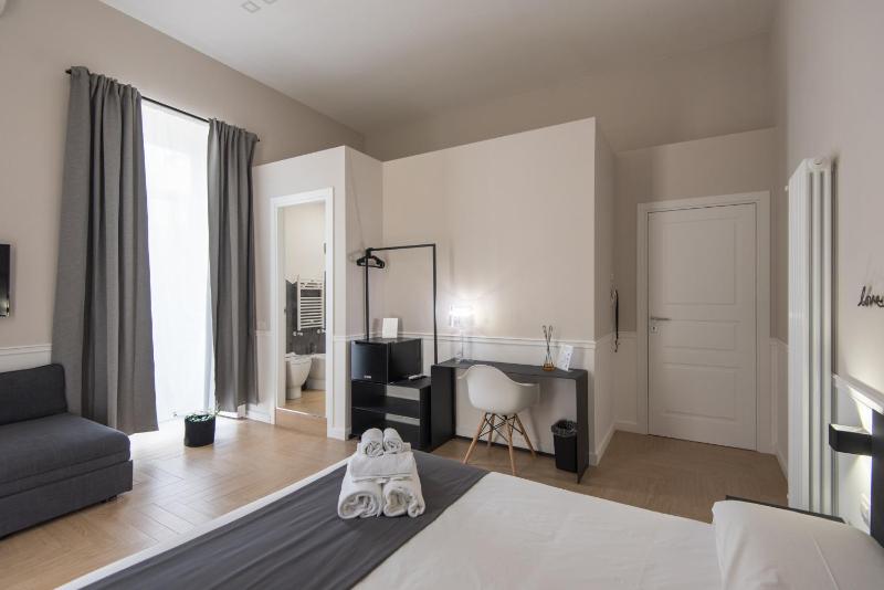 Five Boutique Rooms - image 13