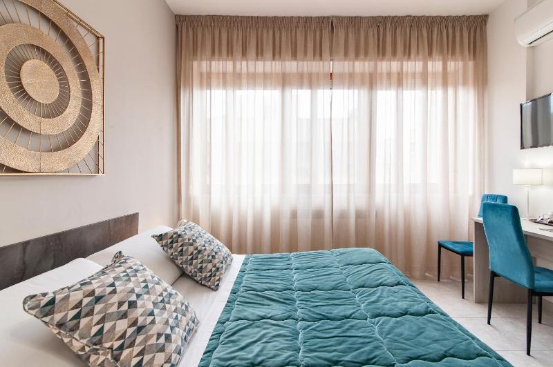 Double Room image 4