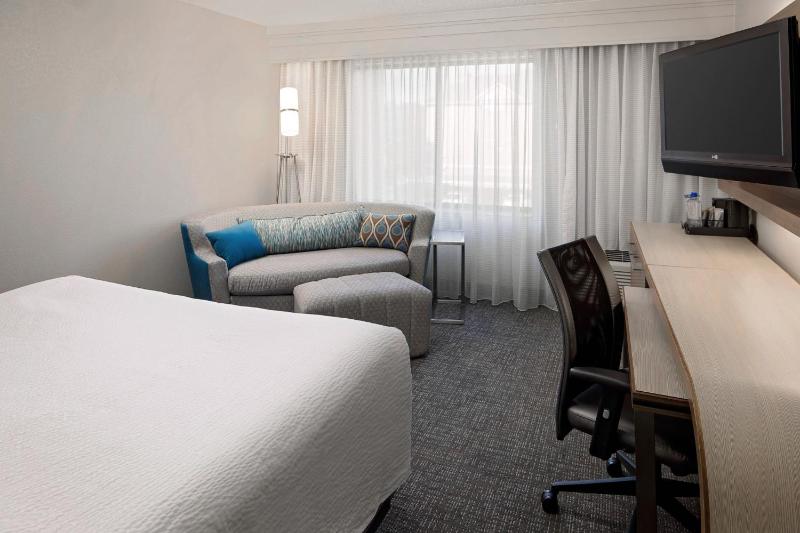 King Suite with Sofa Bed image 3