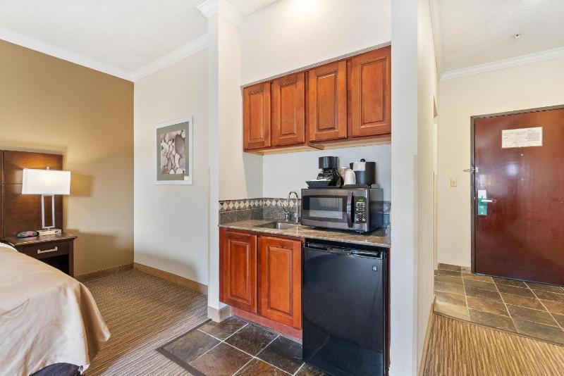 King Suite - Non-Smoking image 2