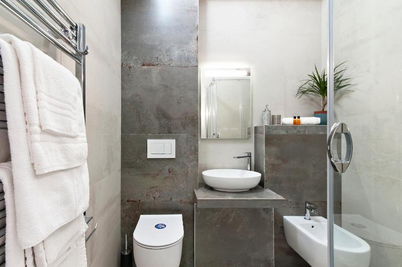 Double Room image 3