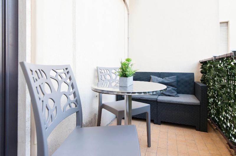 Quadruple Room with Balcony image 2