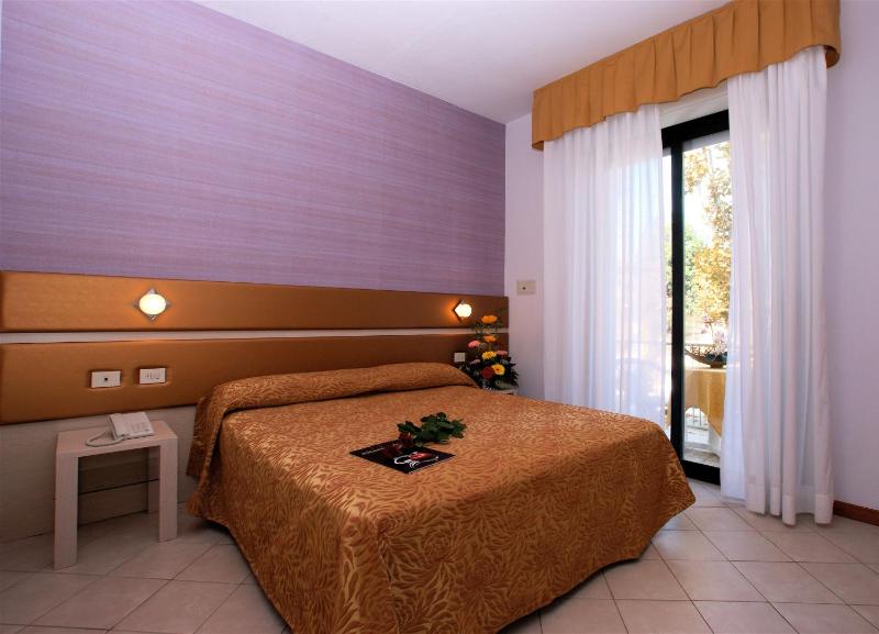 Deluxe Double Room image 3