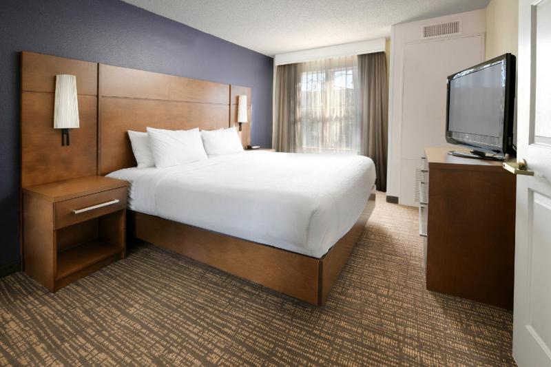 One Bedroom Executive Suite with Queen Bed and Sofa image 1