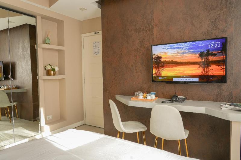 Deluxe Quadruple Room image 2