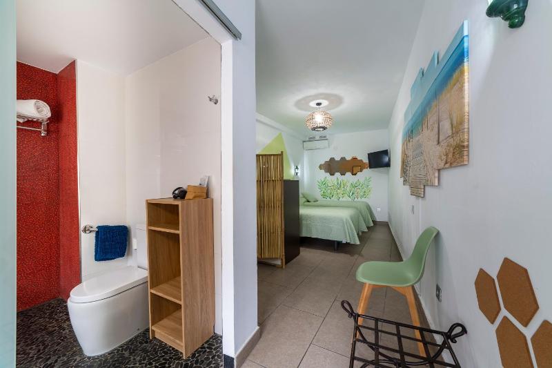 Twin Room image 3