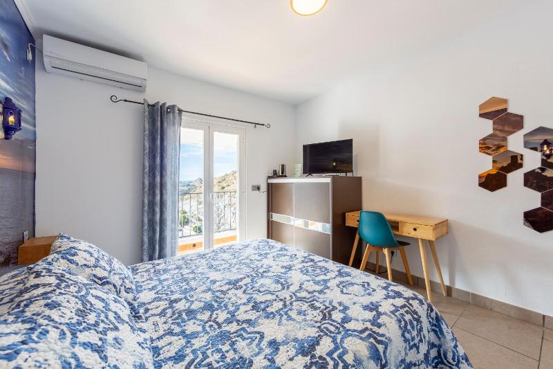 Double Room with Balcony image 1