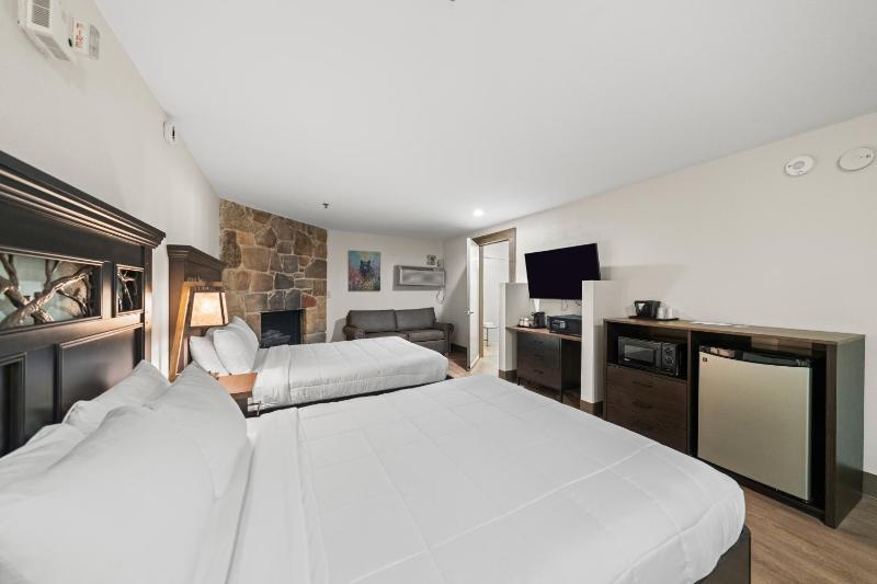 Queen Room with Two Queen Beds - Disability Access image 1