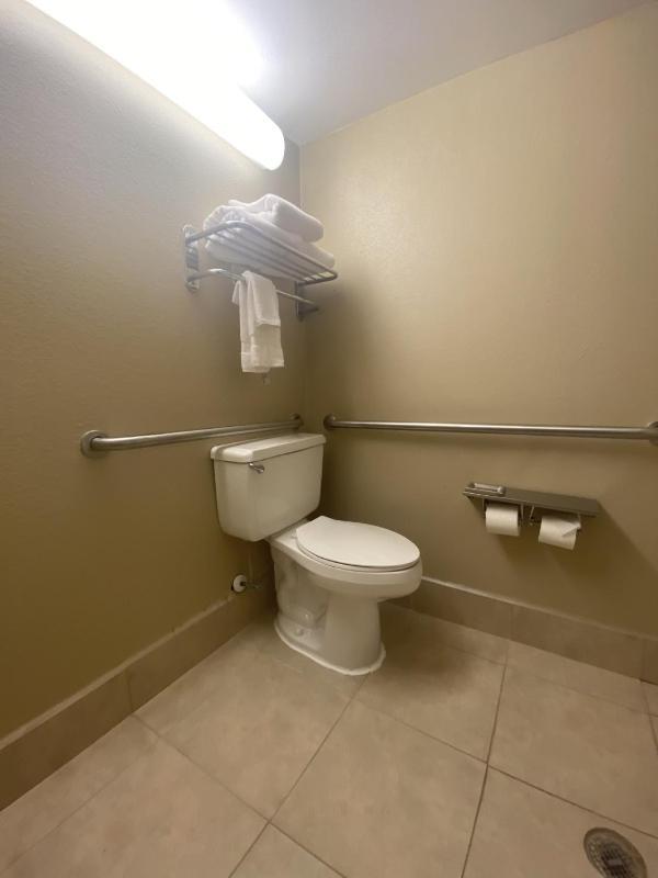 Suite with Two Double Beds - Accessible/Non-Smoking image 4