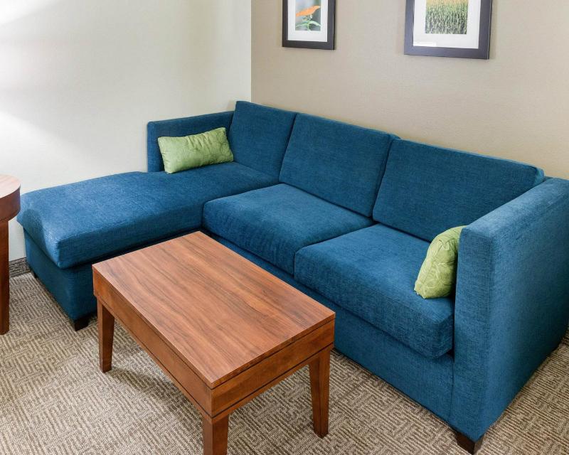 Queen Suite with Sofa Bed - Non-Smoking image 2