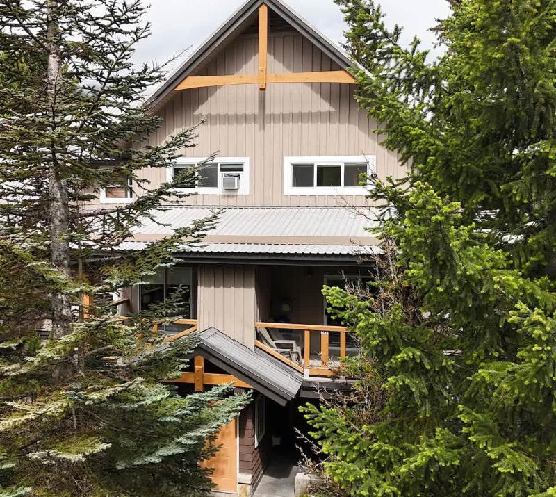 Whistler Village North Retreat - Private Hot tub - image 1