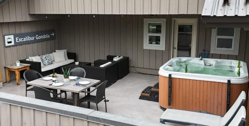 Whistler Village North Retreat - Private Hot tub - image 11