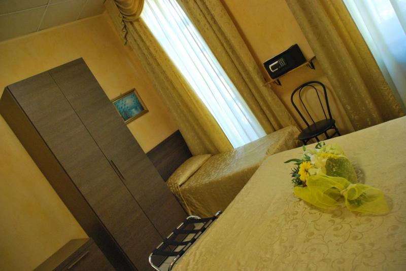 Quadruple Room image 4