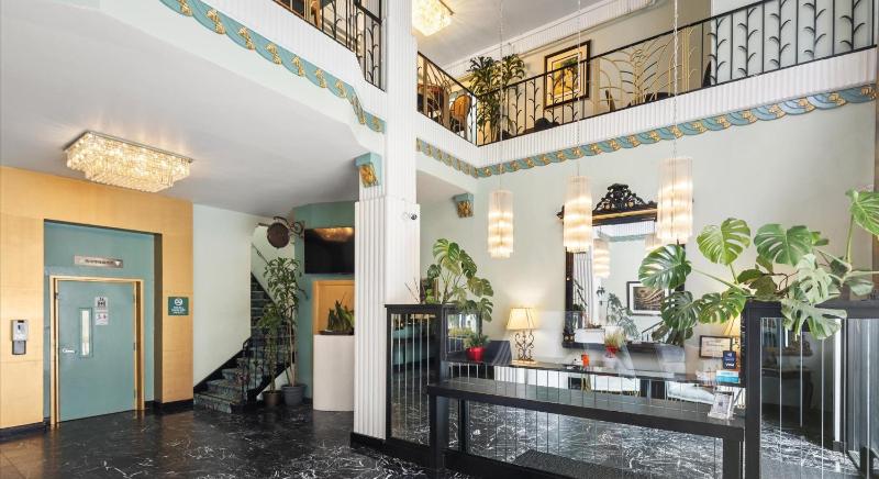 Embassy Hotel - image 5