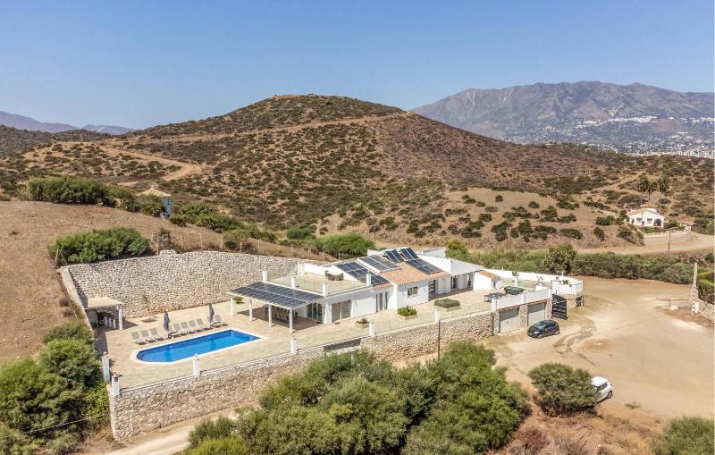 Beach Front Home In Las Lagunas De Mijas - image 5